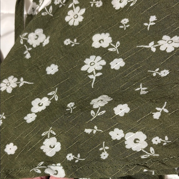 Francesca’s Mi Ami Olive Floral Print Flowy Sleeve Romper - Picture 8 of 10